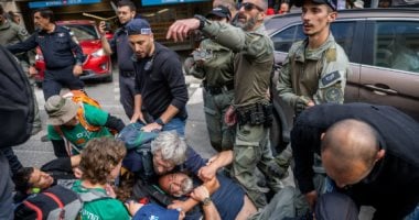 اشتباكات عنيفة بين إسرائيليين وشرطة الاحتلال خلال مظاهرات بالقدس ضد نتنياهو