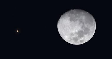 بعد ظهور البدر.. اعرف نسبة إضاءة القمر اليوم فى سماء الليل