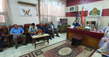 تعليم الأقصر تعقد اجتماع مجلس الأمناء والآباء والمعلمين استعداداً لامتحانات نهاية العام.. صور