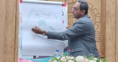 محافظ قنا لرؤساء المدن: استرداد أراضى الدولة أولوية قصوى