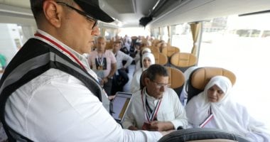 من الروضة إلى الرحلة.. تفويج الحجاج من طمأنينة المدينة إلى قدسية مكة